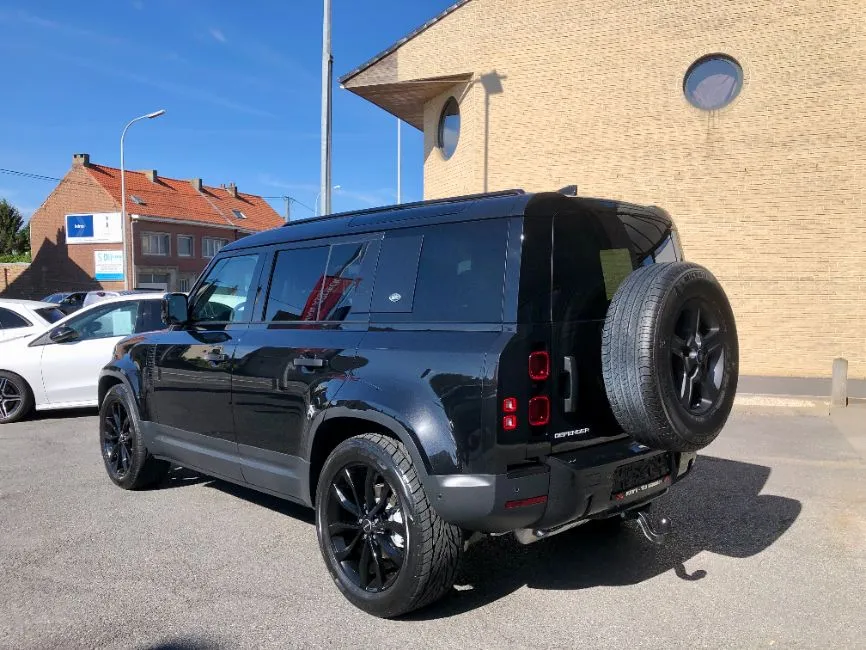 Land Rover Defender 110 SE D200 AWD Black Line Image 5