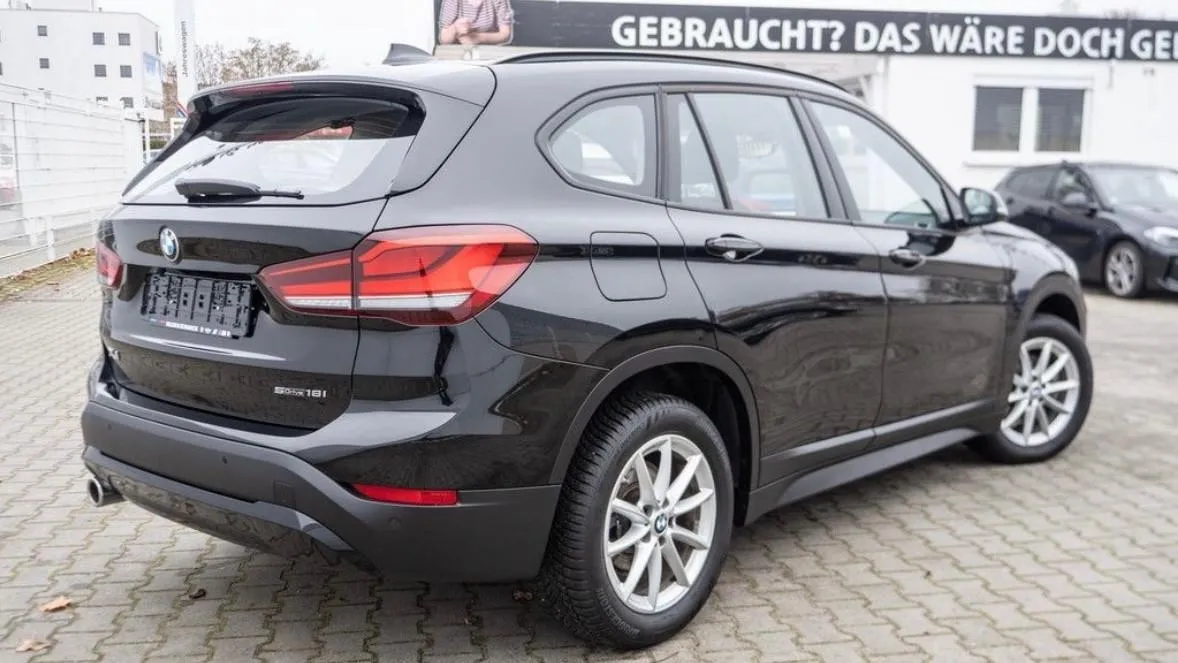 BMW X1 sDrive18i Advantage Image 2